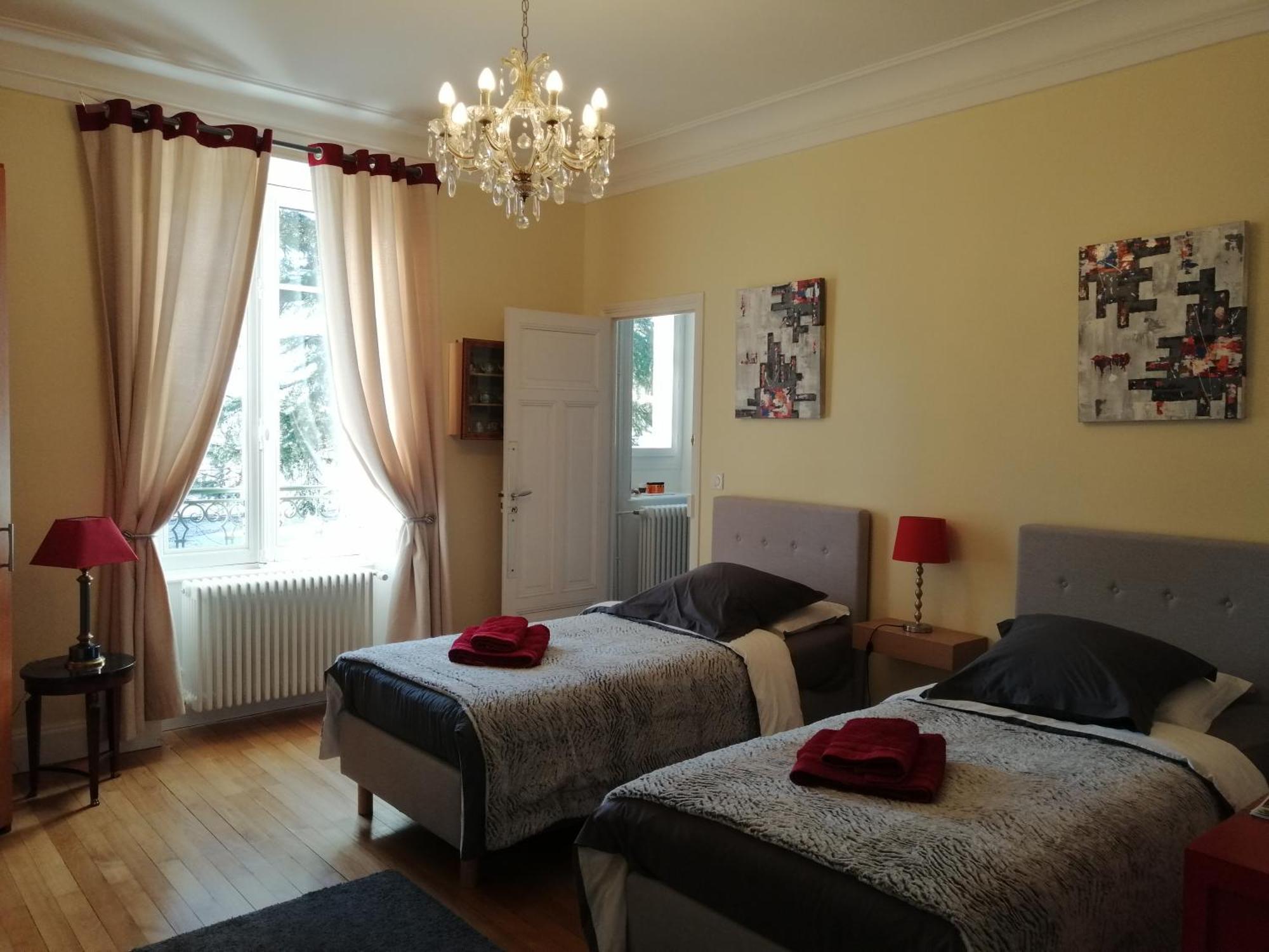 Chambres D'Hotes De Luxe Cote Parc-Cote Jardin Avec Parking Prive Gratuit Nevers Exterior foto