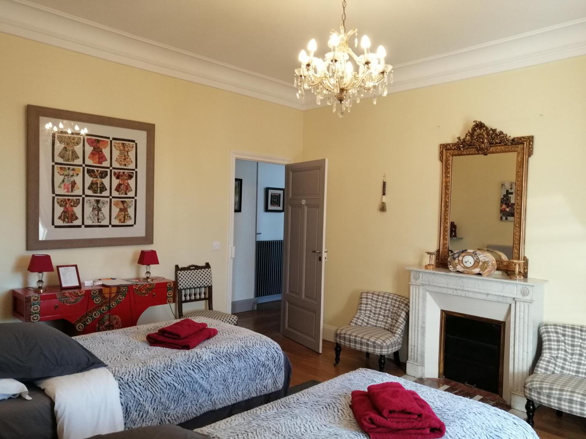 Chambres D'Hotes De Luxe Cote Parc-Cote Jardin Avec Parking Prive Gratuit Nevers Exterior foto