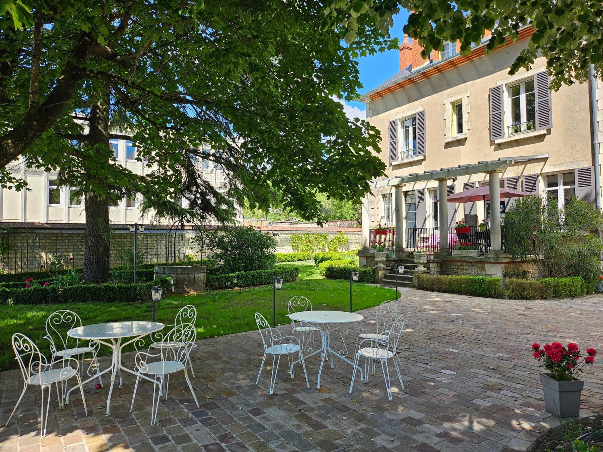Chambres D'Hotes De Luxe Cote Parc-Cote Jardin Avec Parking Prive Gratuit Nevers Exterior foto