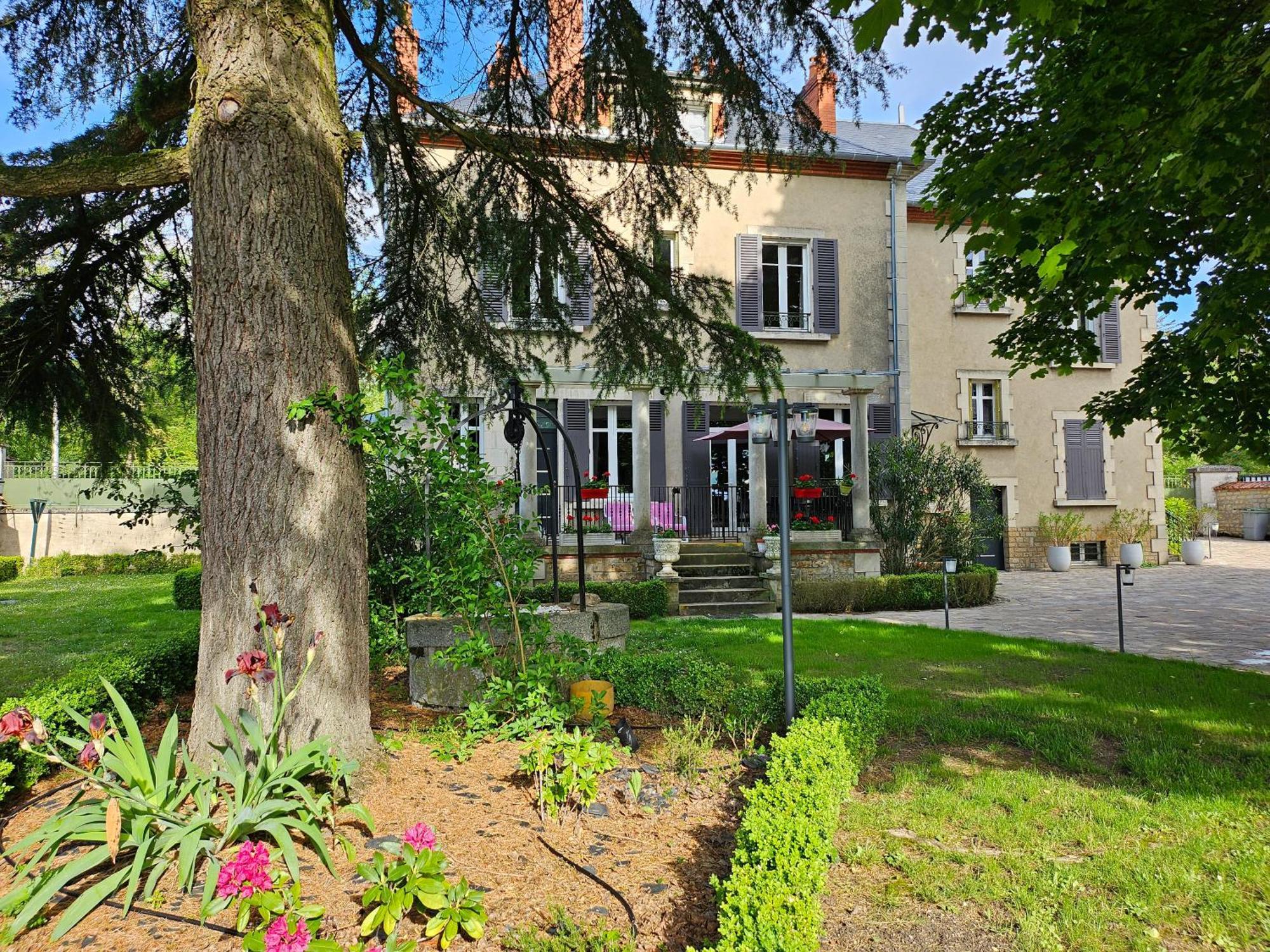 Chambres D'Hotes De Luxe Cote Parc-Cote Jardin Avec Parking Prive Gratuit Nevers Exterior foto