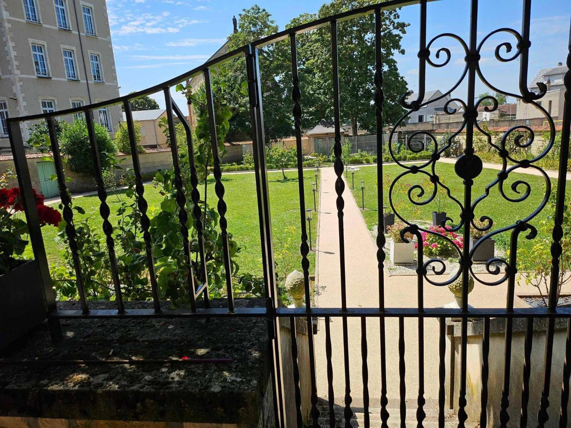 Chambres D'Hotes De Luxe Cote Parc-Cote Jardin Avec Parking Prive Gratuit Nevers Exterior foto