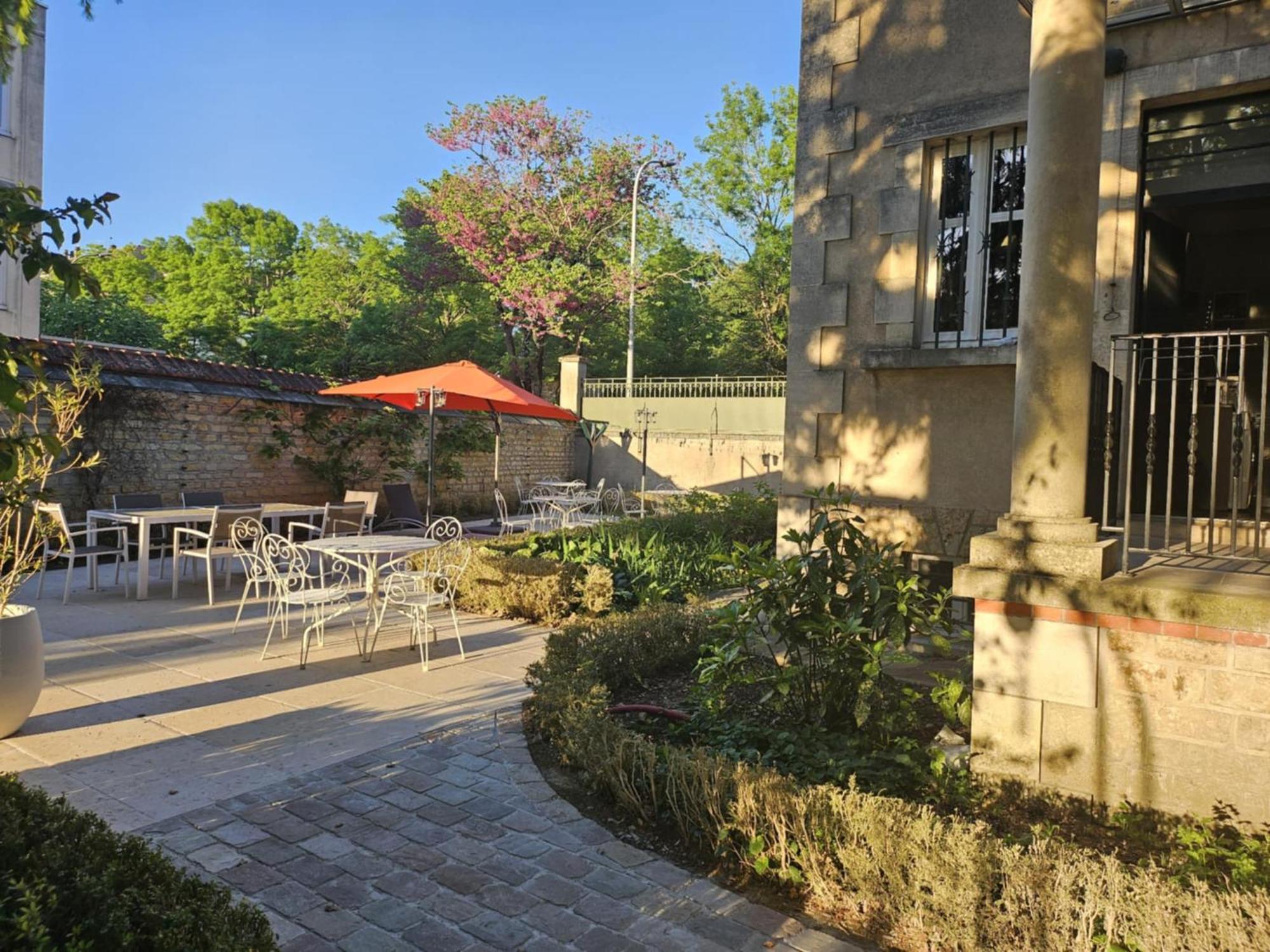 Chambres D'Hotes De Luxe Cote Parc-Cote Jardin Avec Parking Prive Gratuit Nevers Exterior foto
