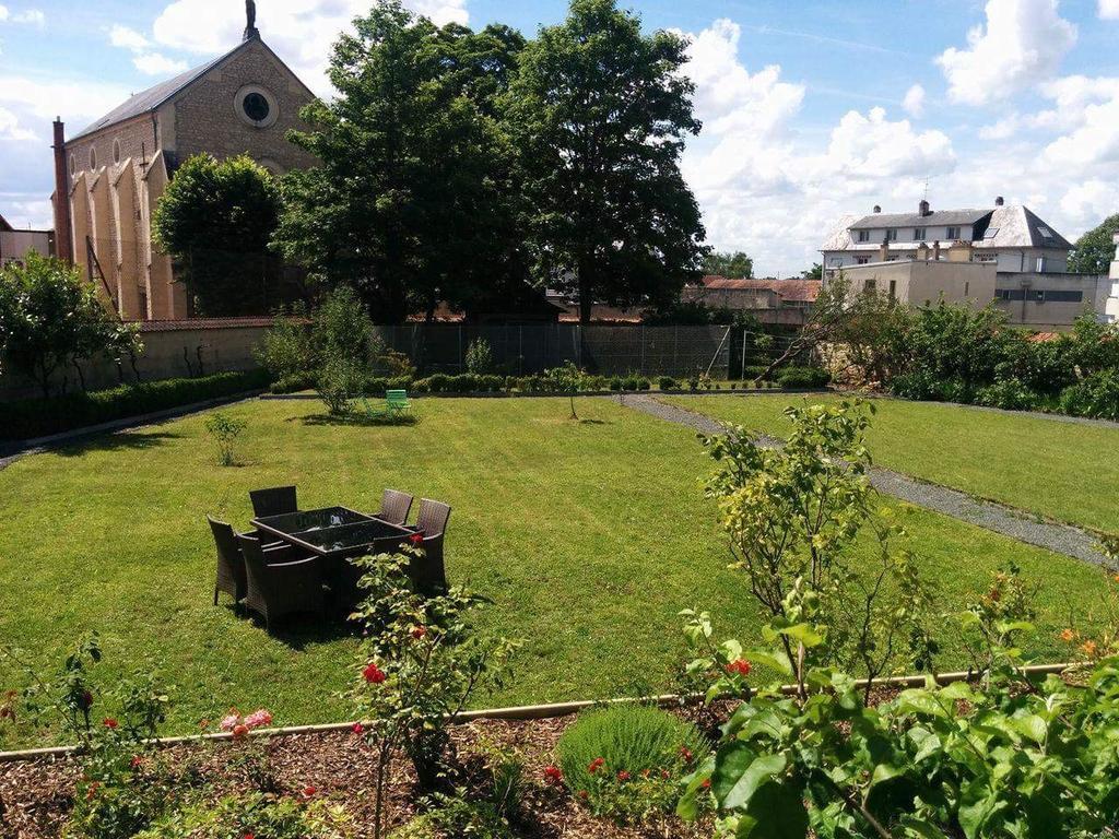 Chambres D'Hotes De Luxe Cote Parc-Cote Jardin Avec Parking Prive Gratuit Nevers Exterior foto