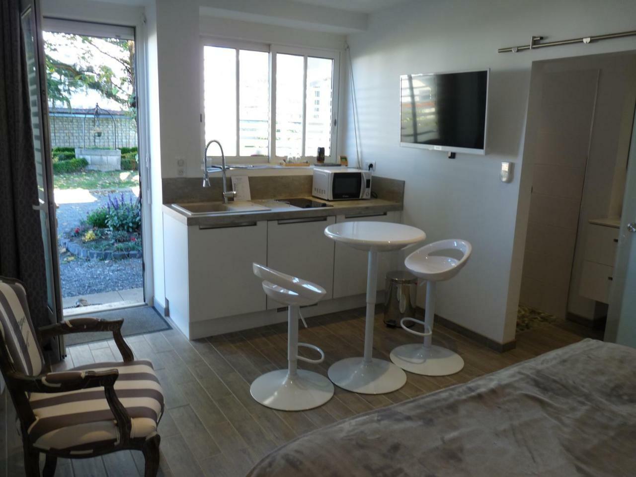 Chambres D'Hotes De Luxe Cote Parc-Cote Jardin Avec Parking Prive Gratuit Nevers Exterior foto