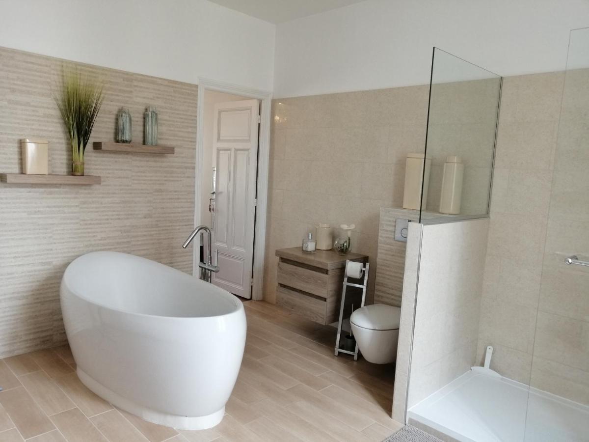 Chambres D'Hotes De Luxe Cote Parc-Cote Jardin Avec Parking Prive Gratuit Nevers Exterior foto